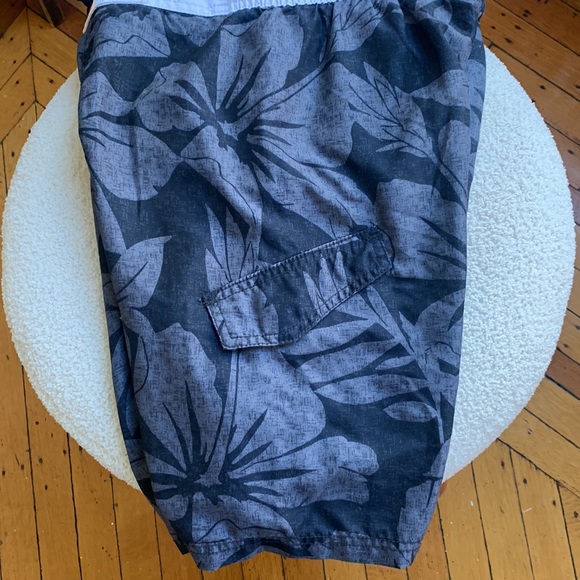 Old Navy swim trunks in grey floral - Picture 4 of 4